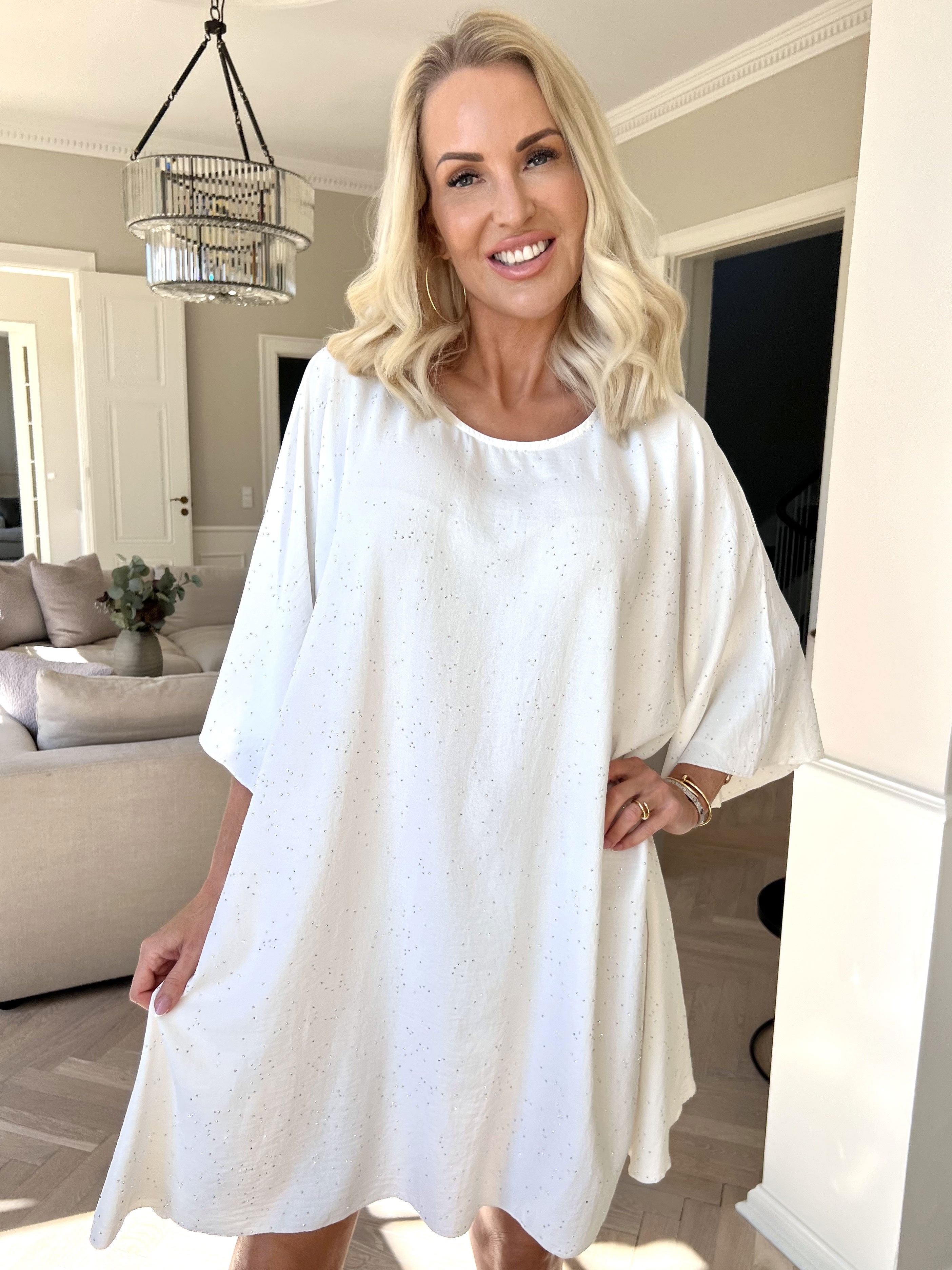 Johanne - Fin enfärgad klänning utsmyckad med fuskpäls